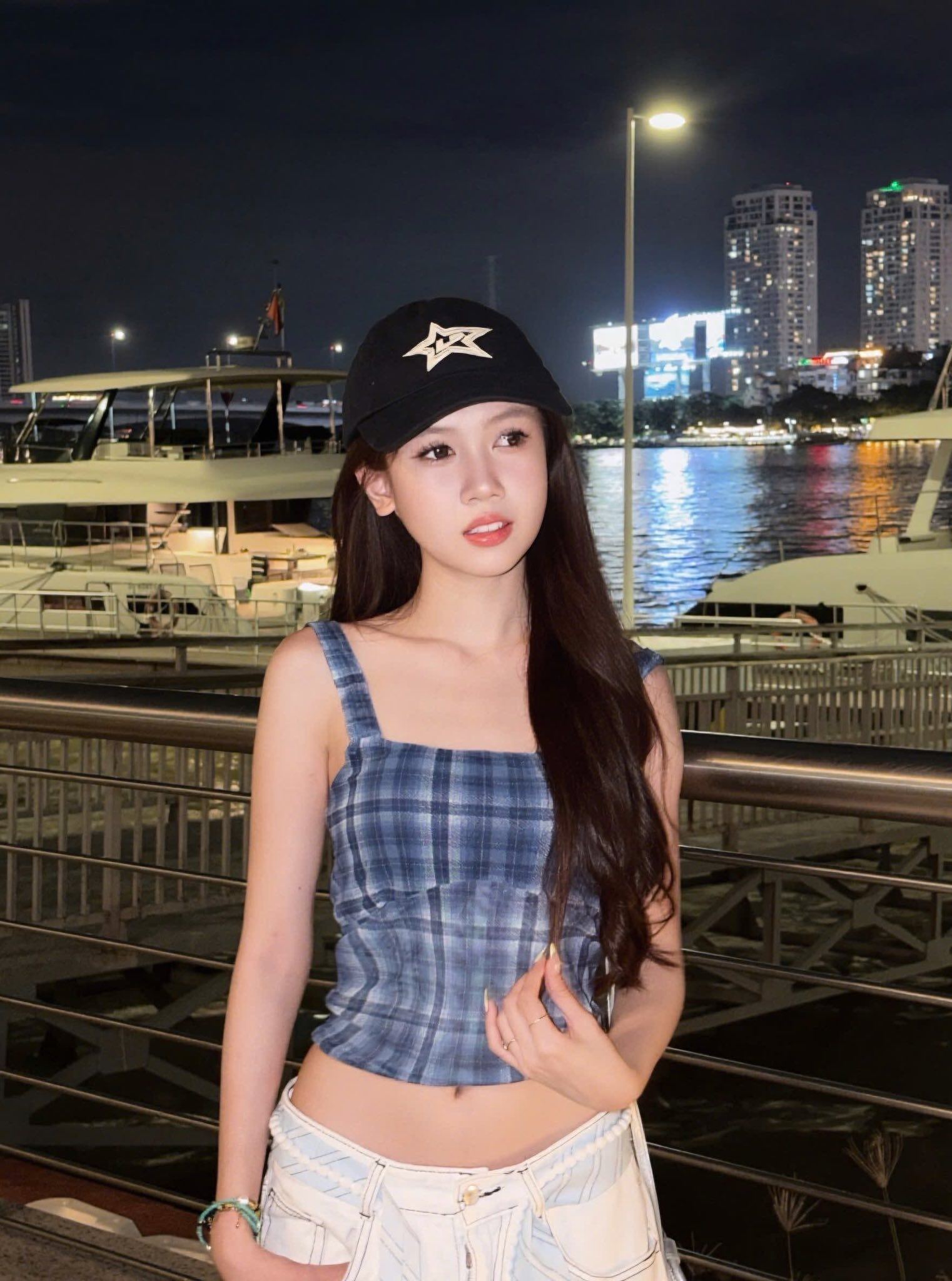 Em bé &#34;triệu view&#34; Bảo An phúng phính, đáng yêu ngày nào giờ dậy thì thành công với nhan sắc gây bất ngờ - 16