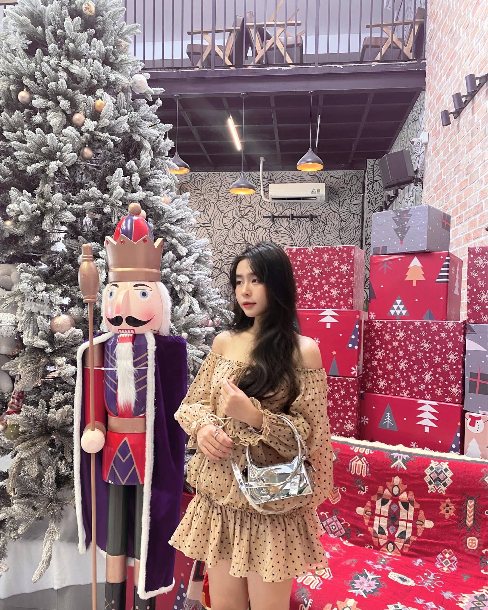 Nhan sắc cô gái khiến cầu thủ Thanh Nhàn vội "chốt đơn" khi 20 tuổi, xinh như hotgirl nên chồng mê từ lúc chưa đôi mươi - 18