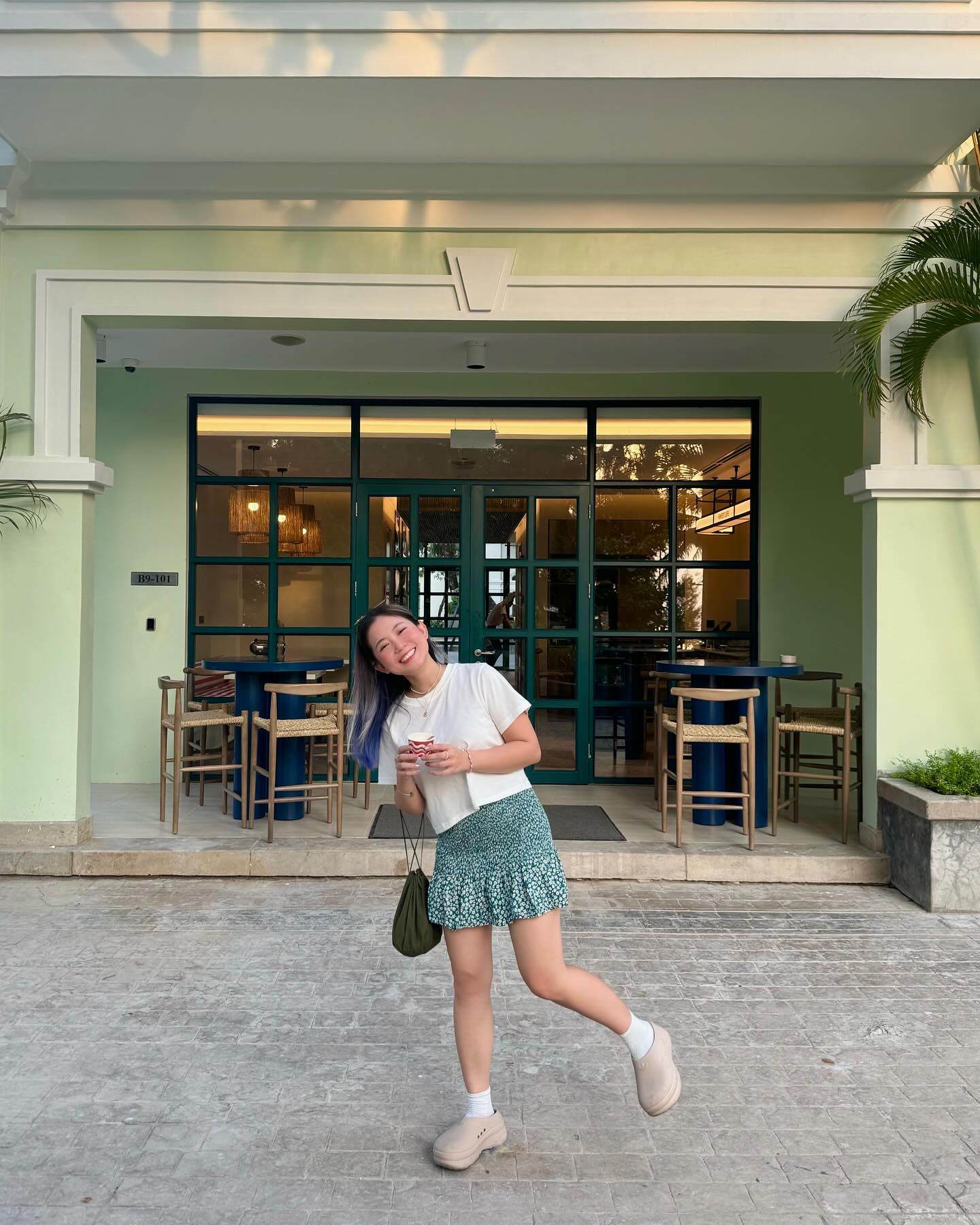 Nữ cơ phó U30 đốn tim với gương mặt &#34;búng ra sữa&#34;, ăn mặc dễ thương như nữ sinh khác hẳn khi mặc đồng phục bay - 14