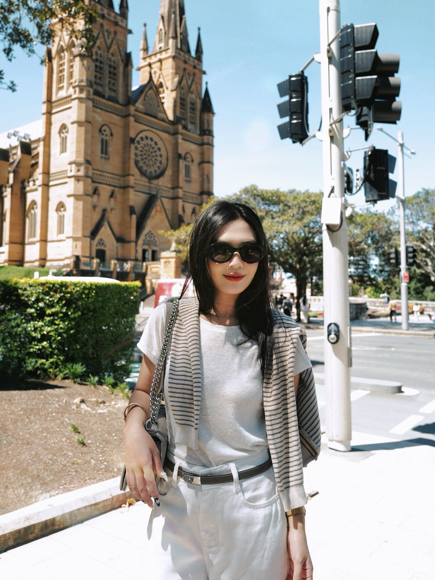 Mỹ nhân Sài thành là "crush đời đầu của hàng ngàn chàng trai", từng được báo Trung khen "nữ thần" nay thay đổi sau 5 năm - 15