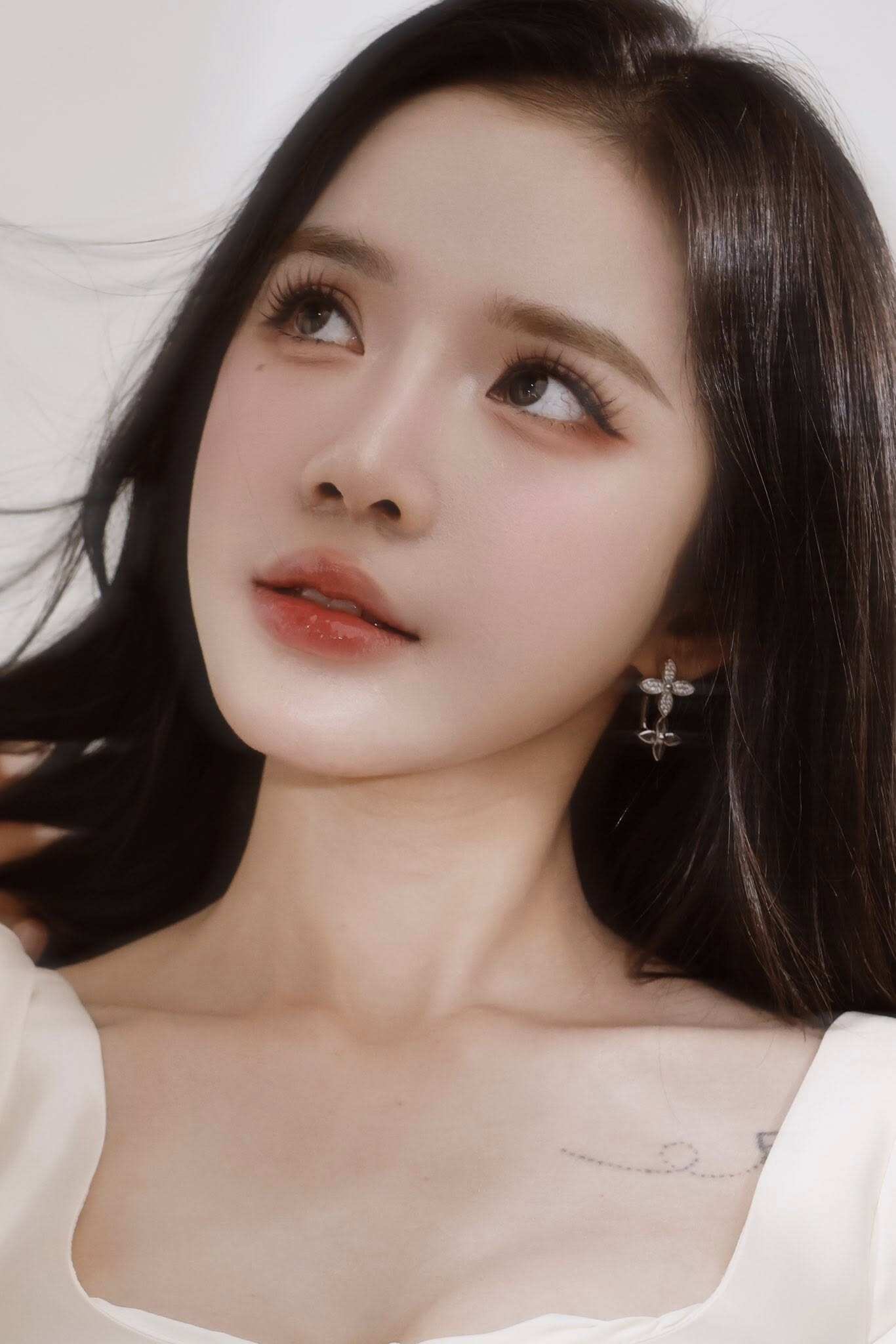 "Con gái" Trường Giang là nàng thơ mới của Trấn Thành, đẹp siêu thực như AI, eo nhỏ 56cm vạn người mê - 9