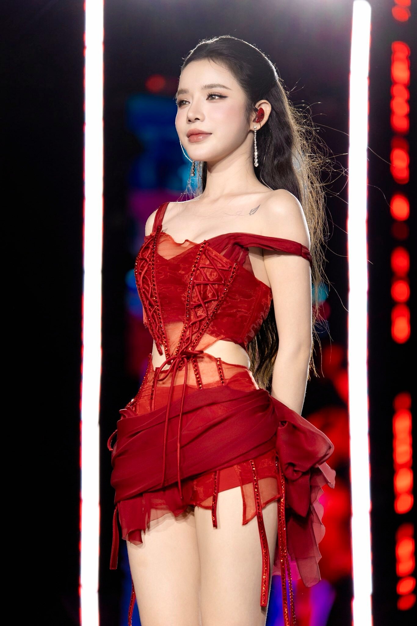 "Con gái" Trường Giang là nàng thơ mới của Trấn Thành, đẹp siêu thực như AI, eo nhỏ 56cm vạn người mê - 17