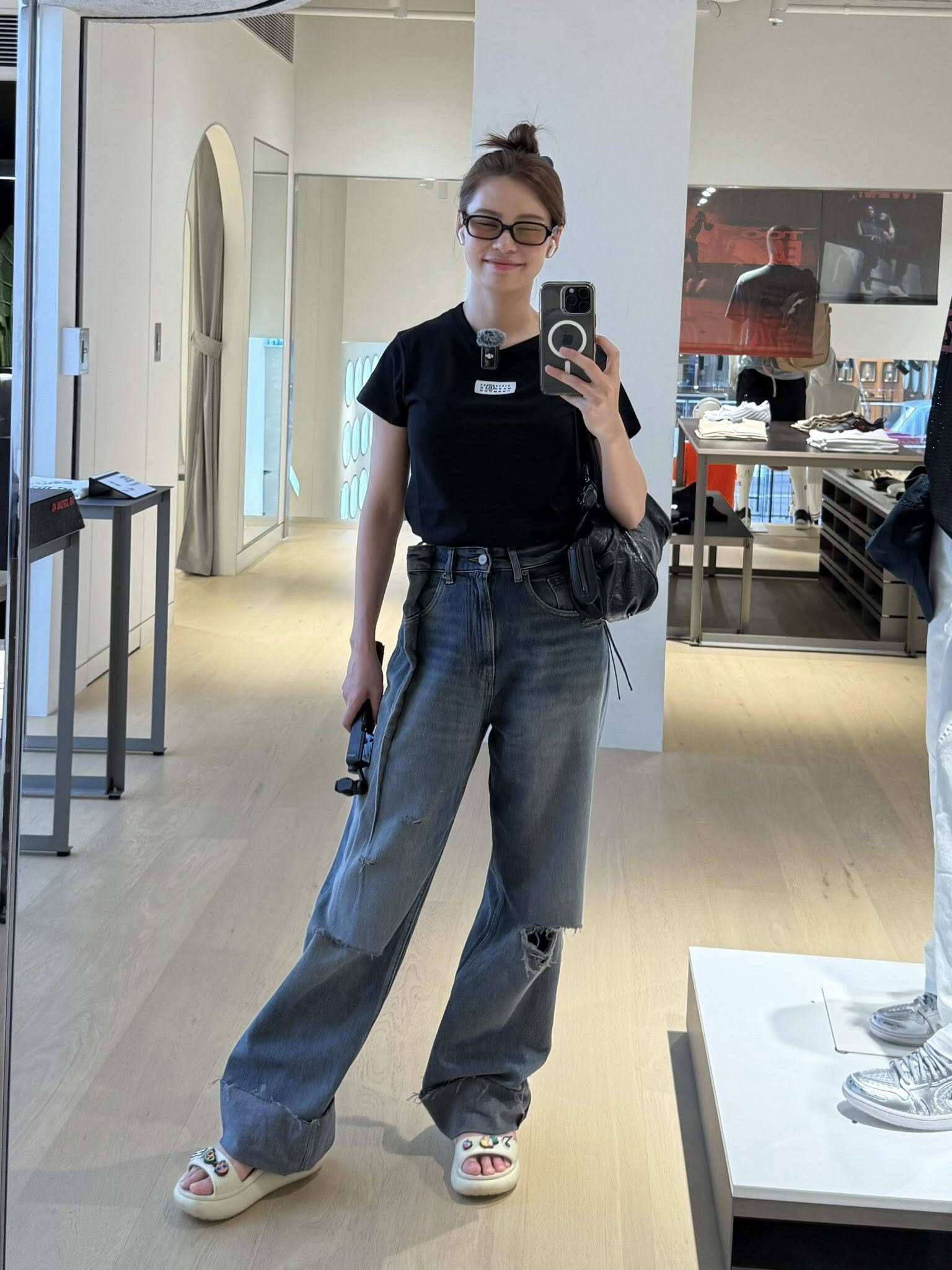 Nữ thần Vpop U40 đẹp chấp cả dàn hoa hậu, sở hữu hàng hiệu "khủng" không kém ai, nay yêu đạo diễn trăm tỷ - 18