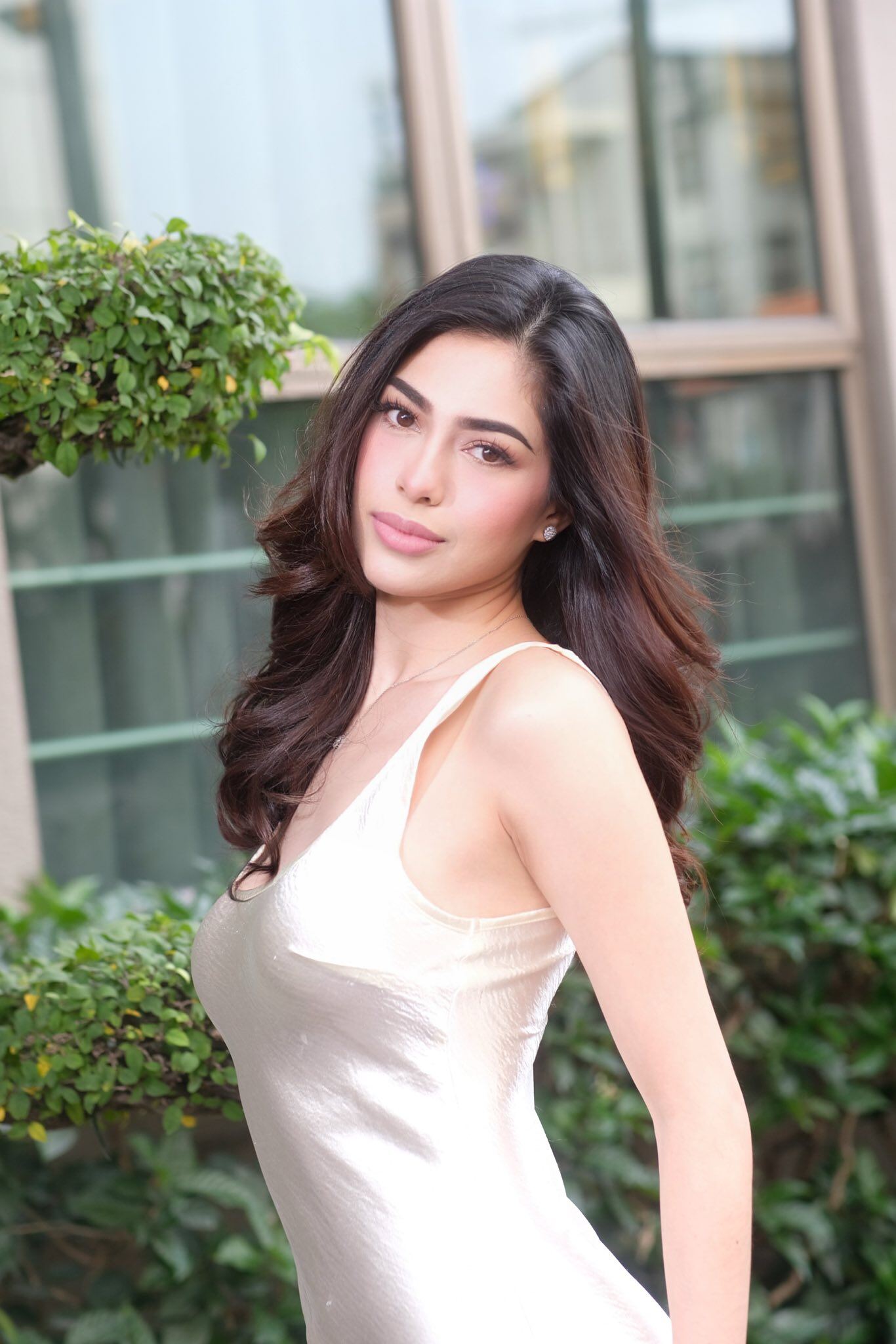 Nhan sắc quyến rũ của Á hậu Miss Cosmo 2025 và thân thế đặc biệt khiến nhiều người bất ngờ - 14