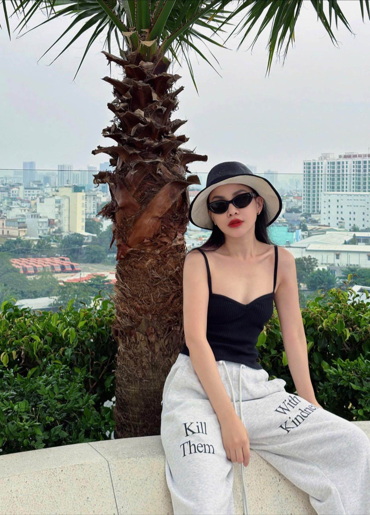 Chị dâu cũ giàu có, sống kín tiếng của Hà Hồ, nhan sắc xinh đẹp như sinh đôi với em chồng - 13