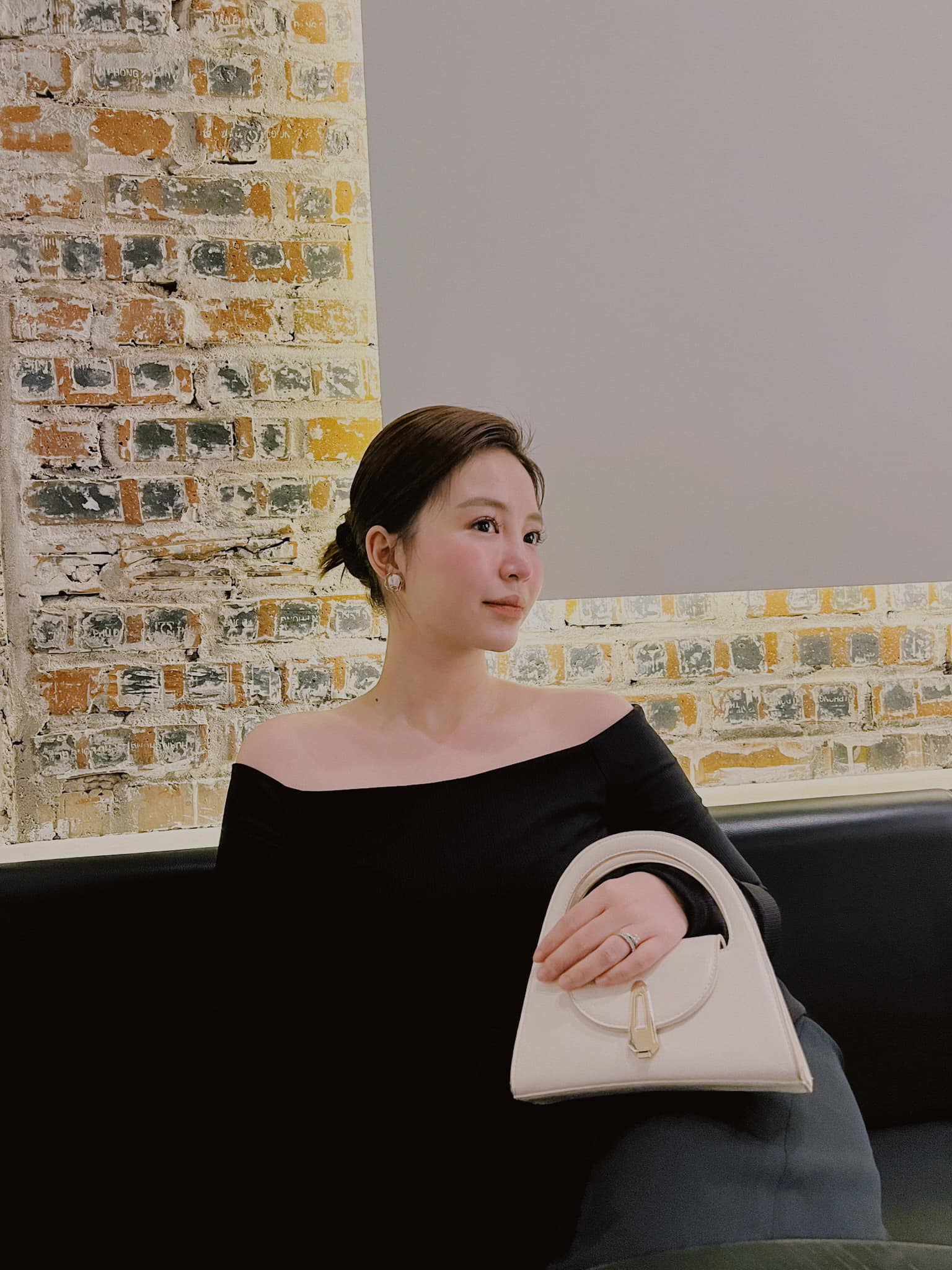 Hot girl đình đám Hà thành chăm khoe "vòng 1" tràn viền hậu trùng tu nhan sắc sau sinh - 11