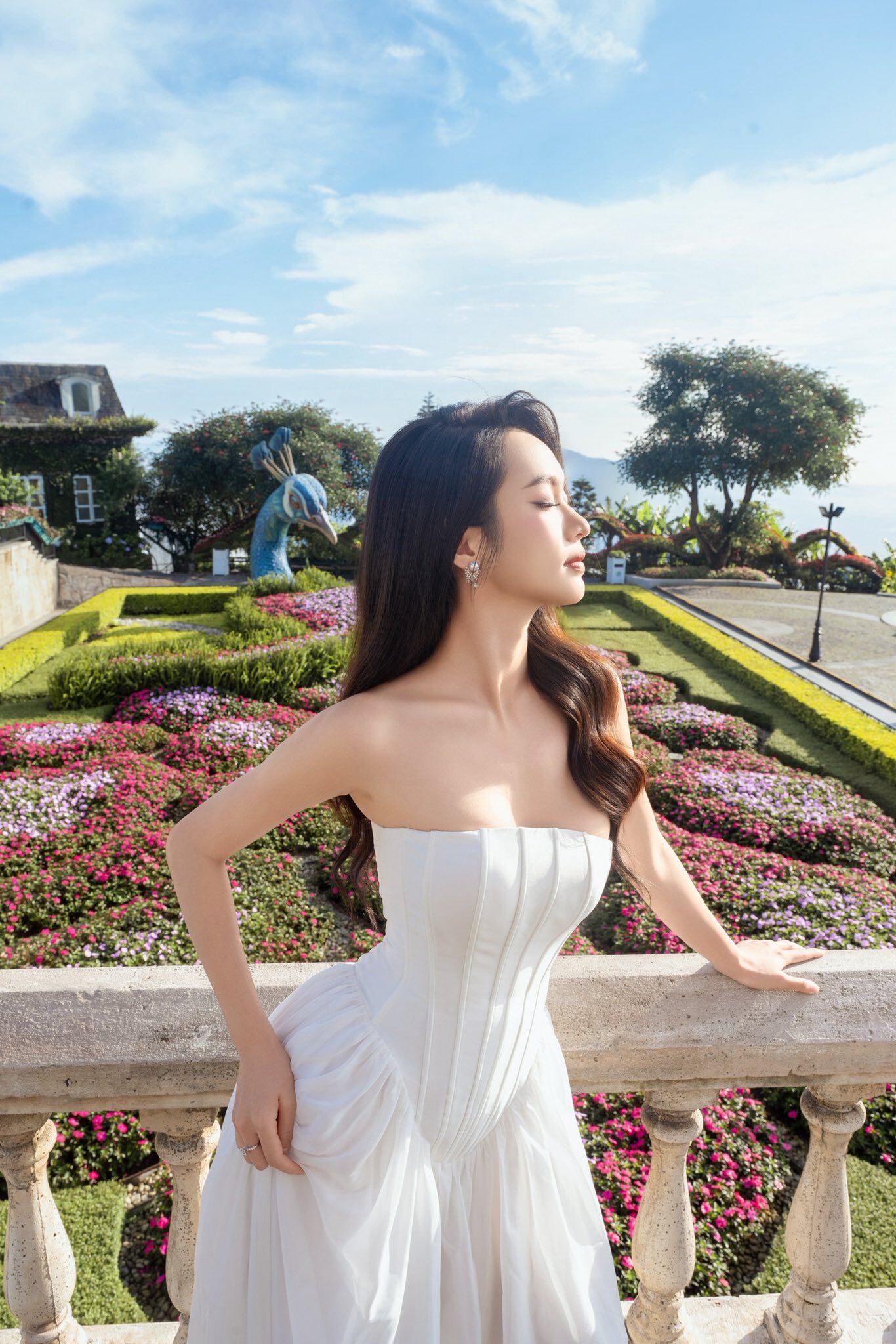 Á hậu hẹn hò chồng cũ Diệp Lâm Anh gây “bỏng mắt” với gu mặc khoe thềm ngực căng tràn, đường cong không góc chết - 4