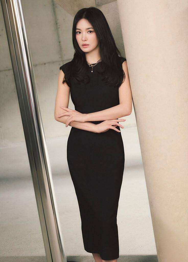 Học ngay 3 “vũ khí thời trang” của Song Hye Kyo giúp phụ nữ tuổi 40 nâng tầm phong cách và khí chất chỉ trong tích tắc - 11