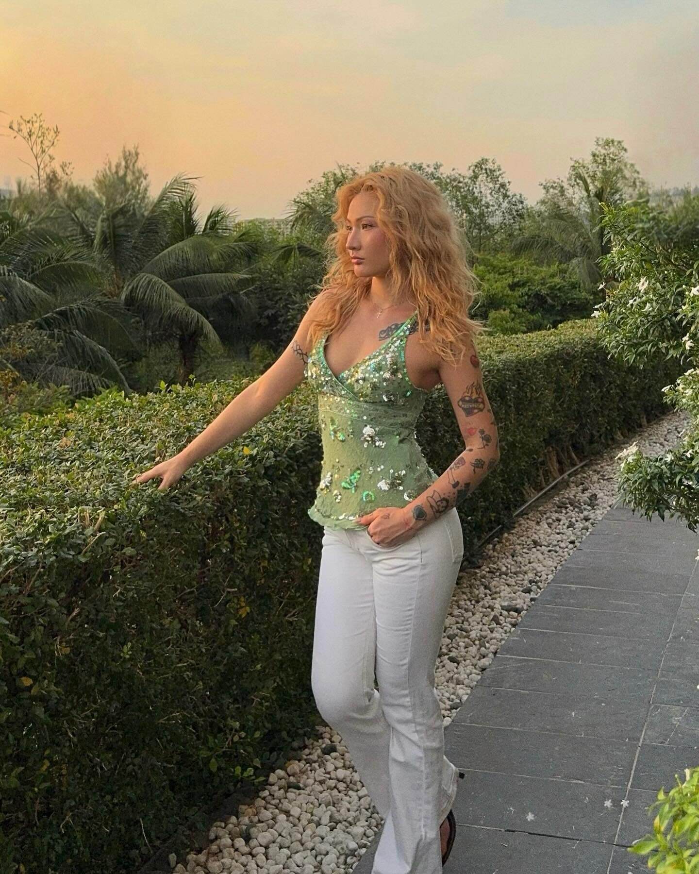 Cô “vợ” lai Việt - Đức của diễn viên Quốc Khánh tóc vàng hoe như Tây, body tuổi 28 hoàn hảo đến từng centimet - 10