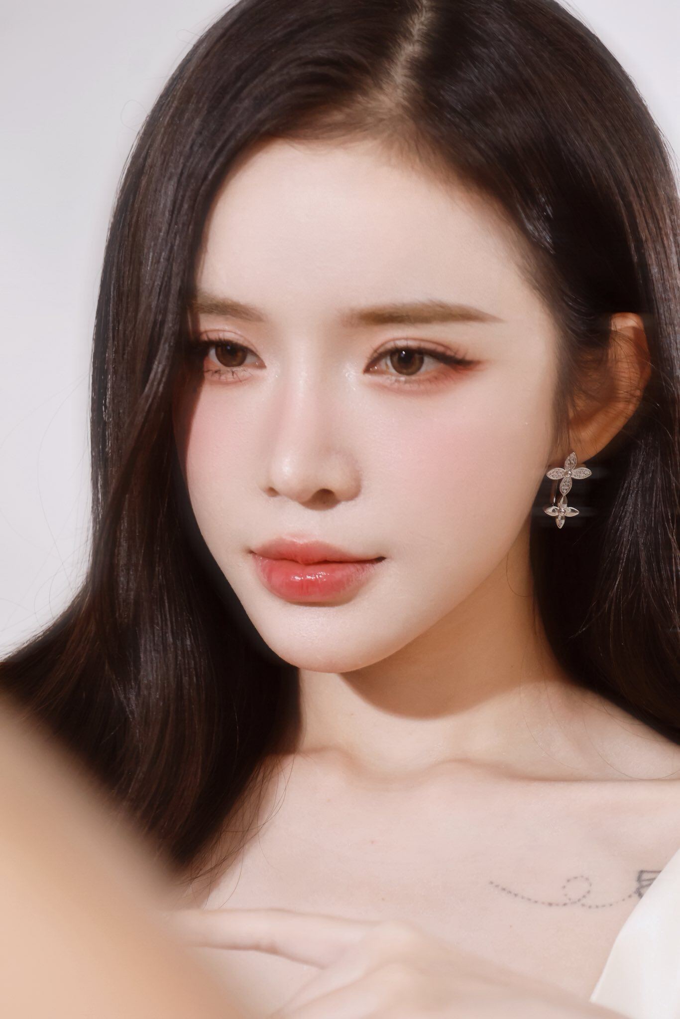 "Con gái" Trường Giang là nàng thơ mới của Trấn Thành, đẹp siêu thực như AI, eo nhỏ 56cm vạn người mê - 7