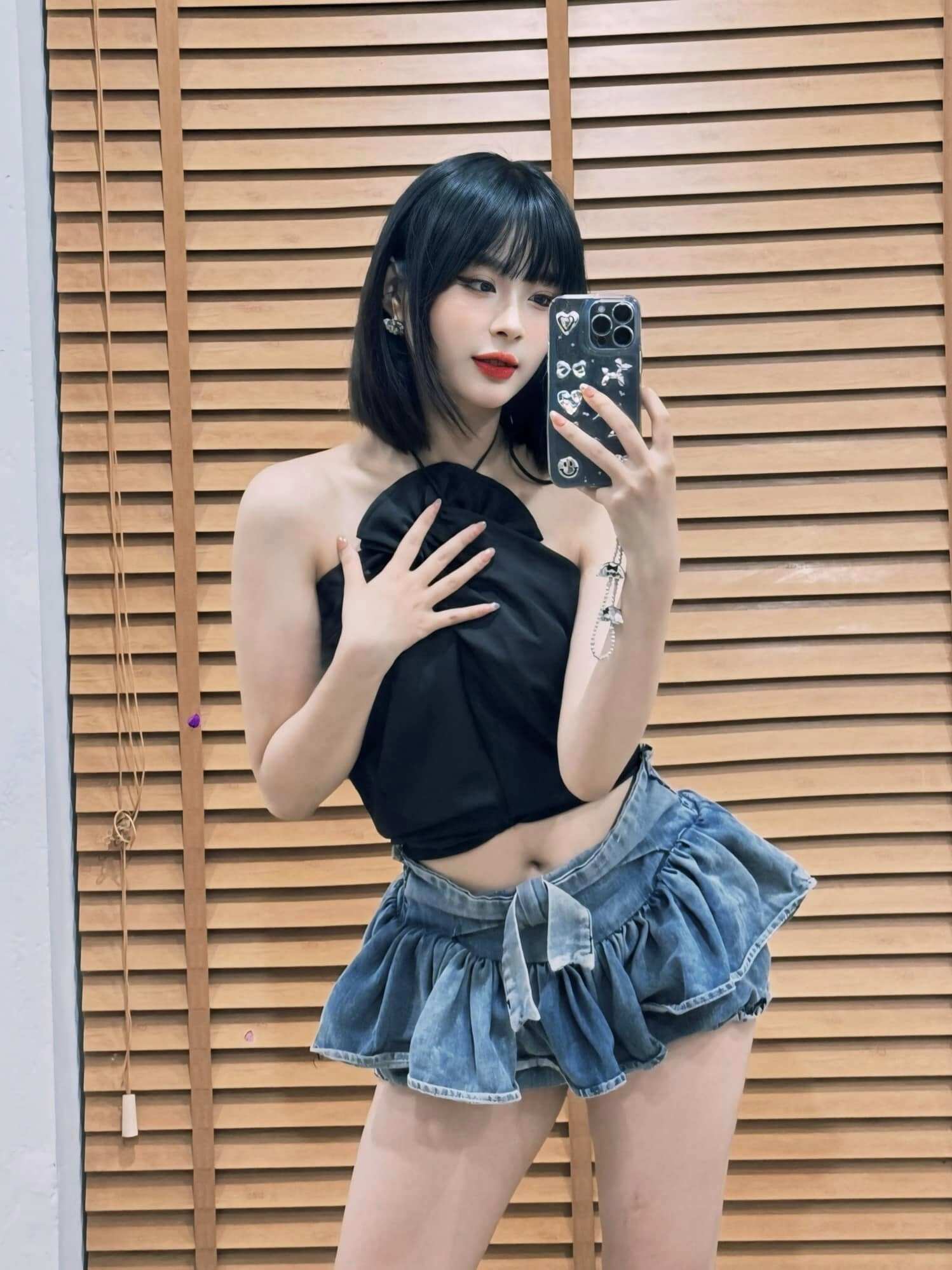 Gu ăn mặc trái ngược của &#34;con gái ông trùm&#34; hot nhất Việt Nam: Trên phim cực &#34;ngầu&#34;, ngoài đời quyến rũ vô đối - 11