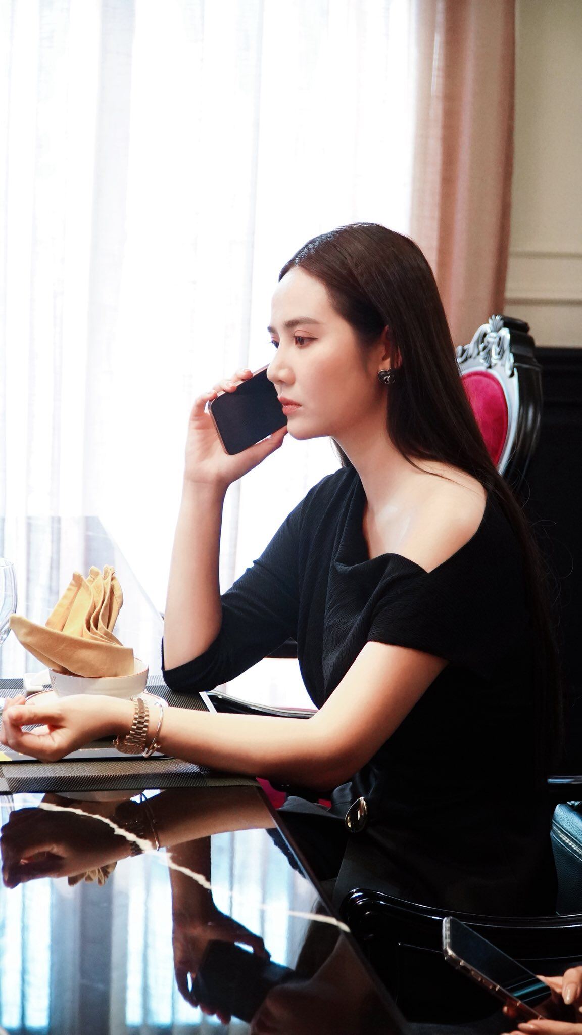 Huyền Lizzie là mỹ nhân mặc đồ công sở đẹp nhất màn ảnh, chị em mê phong cách tổng tài tham khảo ngay - 5