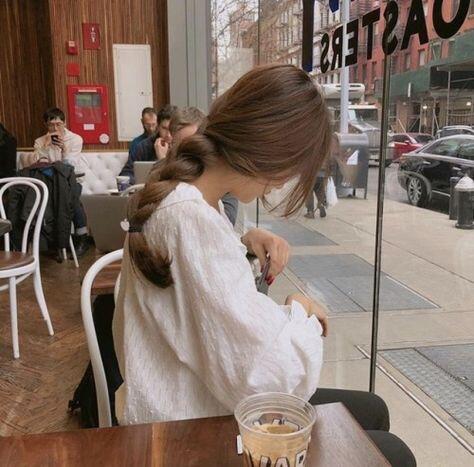 Mặc áo sơ mi đi làm hàng ngày sao cho không “dừ”? Chị em thử kết hợp với 5 kiểu tóc đơn giản giúp trẻ xinh hết nấc - 9