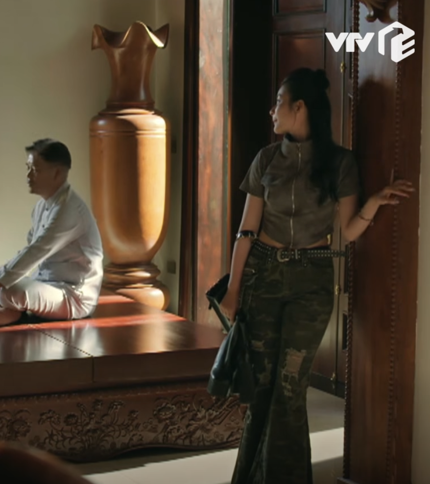 Gu ăn mặc trái ngược của &#34;con gái ông trùm&#34; hot nhất Việt Nam: Trên phim cực &#34;ngầu&#34;, ngoài đời quyến rũ vô đối - 4