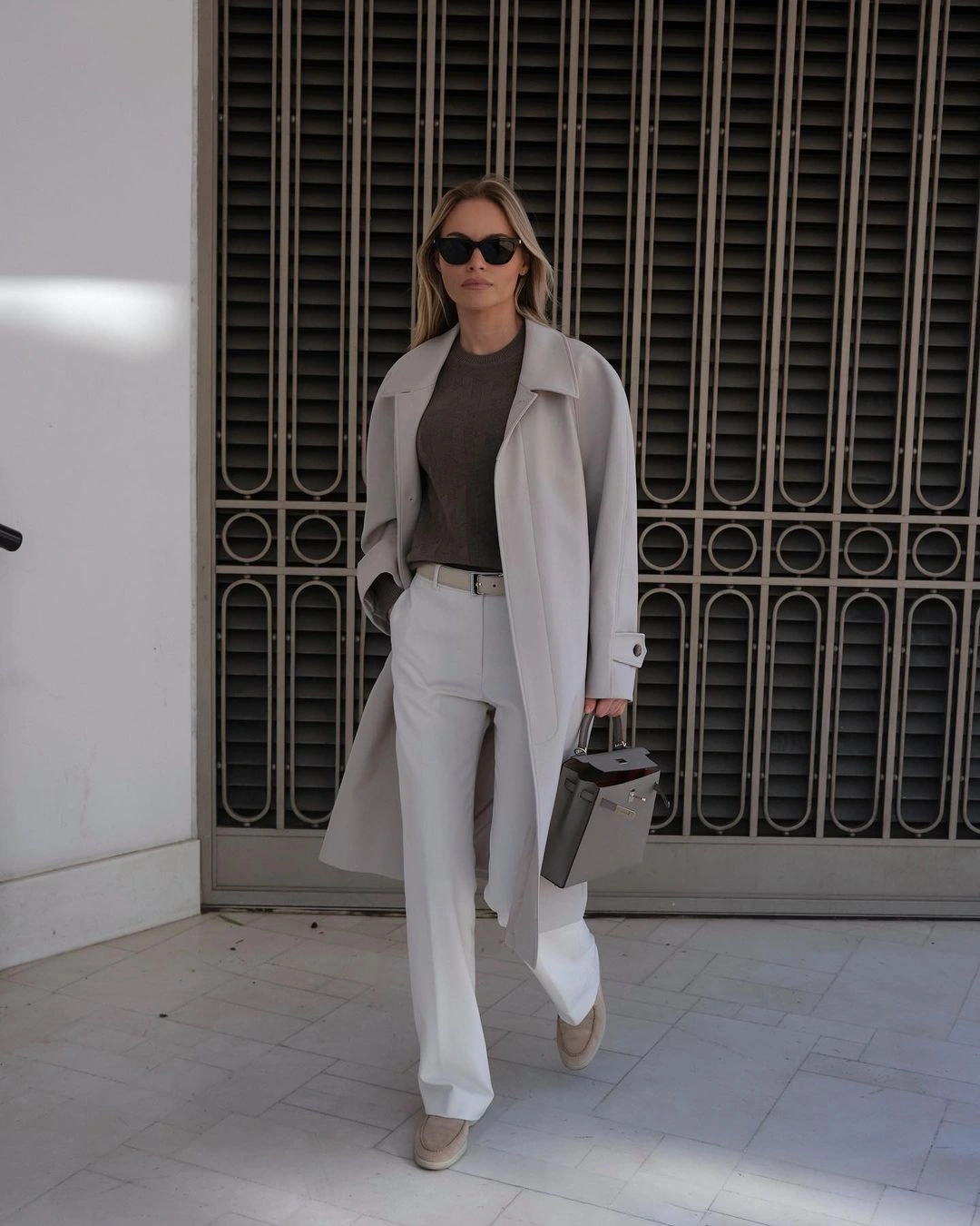 Sau khi thử loạt outfit mùa lạnh, đây là 4 kiểu áo đẹp mặc cùng quần jeans giúp tôi sang như quý cô nước Pháp - 13