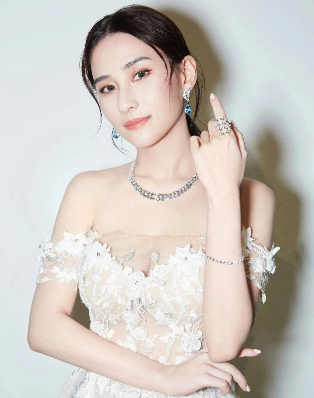 4 nét đẹp của Hà Siêu Liên là tướng &#34;giàu bẩm sinh&#34;: Bảo sao cả đời sống trong nhung lụa, phú quý là điều định sẵn - 11