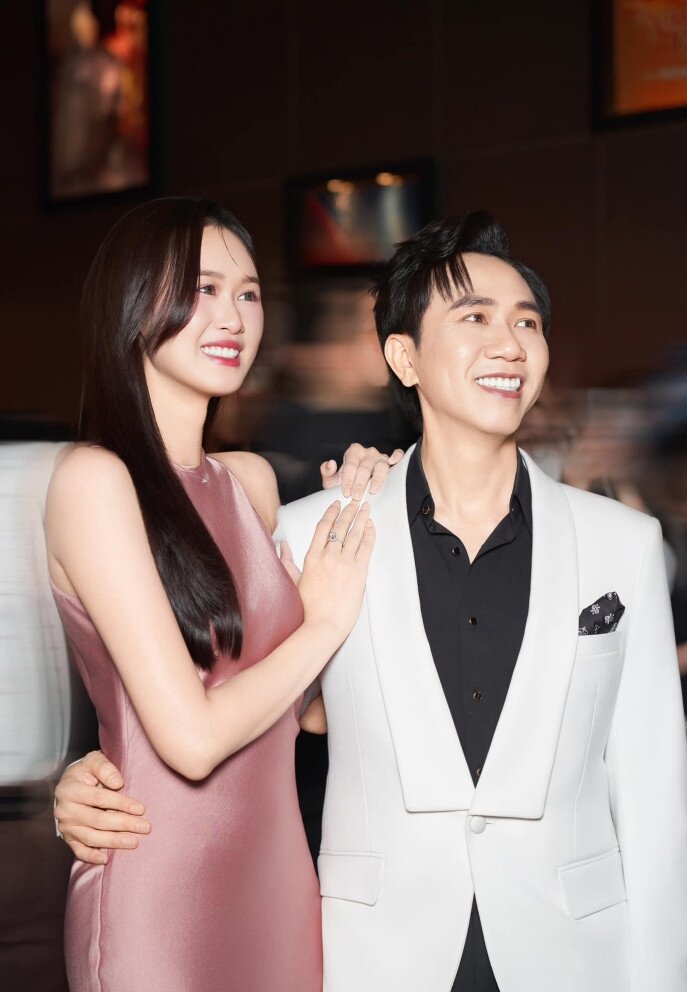 Bạn thân Trấn Thành thắng đời 1-0 khi cưới cô vợ kém 12 tuổi đẹp "chấp" cả hoa hậu, cân cả kiểu đầm kén người mặc - 11