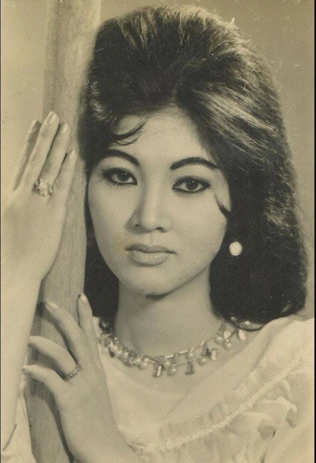 Dung nhan 2 bóng hồng nổi tiếng trong đời Thương Tín: "Nữ hoàng ảnh lịch" U65 vẫn đẹp sang, tuyệt đỉnh giai nhân lại tàn tạ - 13