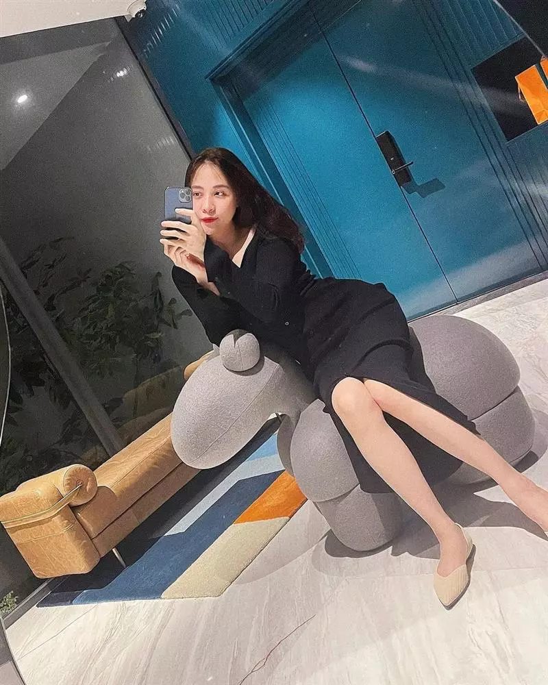 3 nàng dâu hào môn khéo chọn giày khi sánh đôi bên chồng, một mỹ nhân đi dép lê mà được khen hết lời - 27