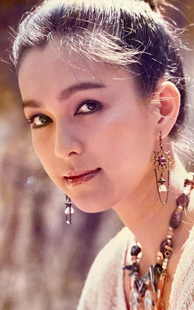 Dung nhan 2 bóng hồng nổi tiếng trong đời Thương Tín: "Nữ hoàng ảnh lịch" U65 vẫn đẹp sang, tuyệt đỉnh giai nhân lại tàn tạ - 4