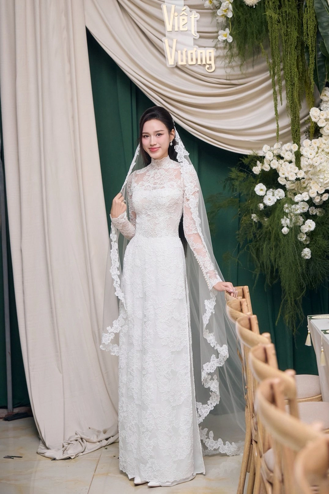 3 nàng dâu hào môn khéo chọn giày khi sánh đôi bên chồng, một mỹ nhân đi dép lê mà được khen hết lời - 3