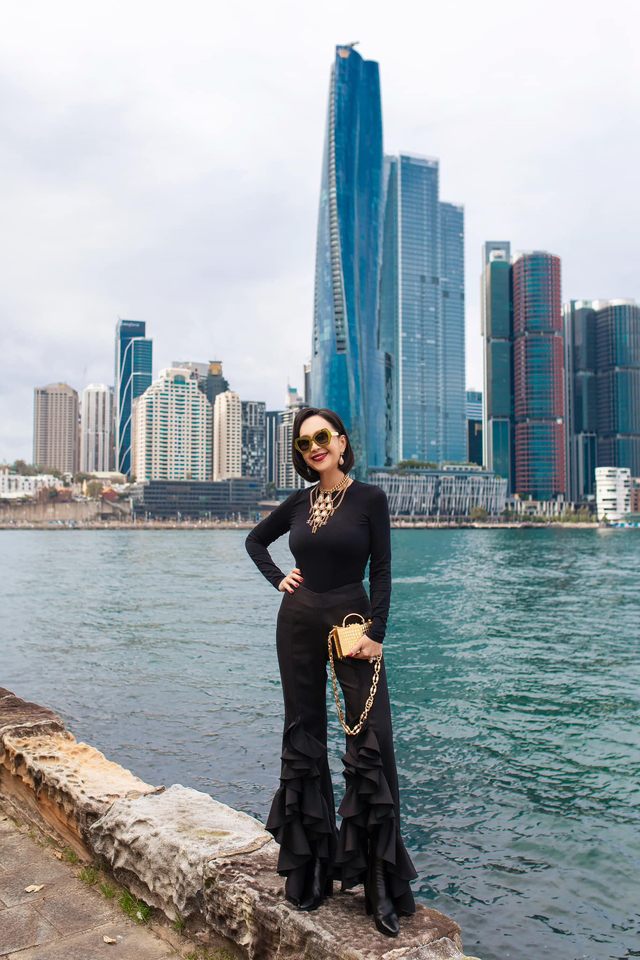 Dung nhan 2 bóng hồng nổi tiếng trong đời Thương Tín: "Nữ hoàng ảnh lịch" U65 vẫn đẹp sang, tuyệt đỉnh giai nhân lại tàn tạ - 11