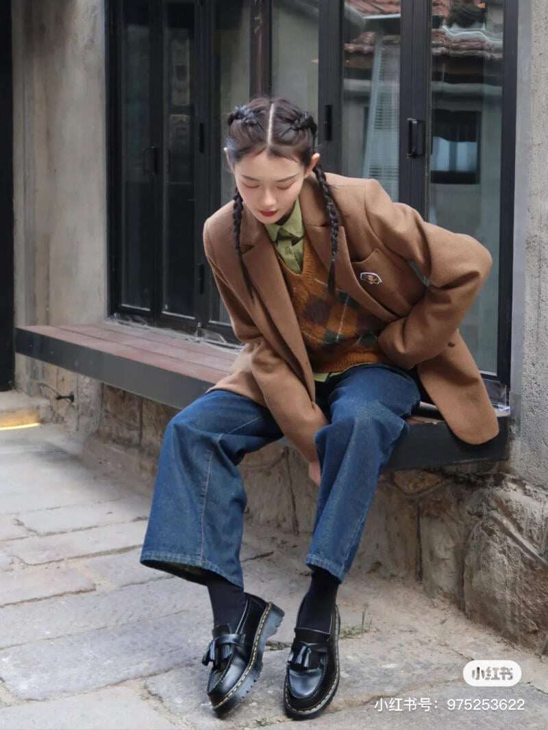 Sang đông, chị em chỉ cần sắm 4 kiểu giày vừa ấm vừa kéo chân này, phối đủ kiểu váy áo đều hợp - 9