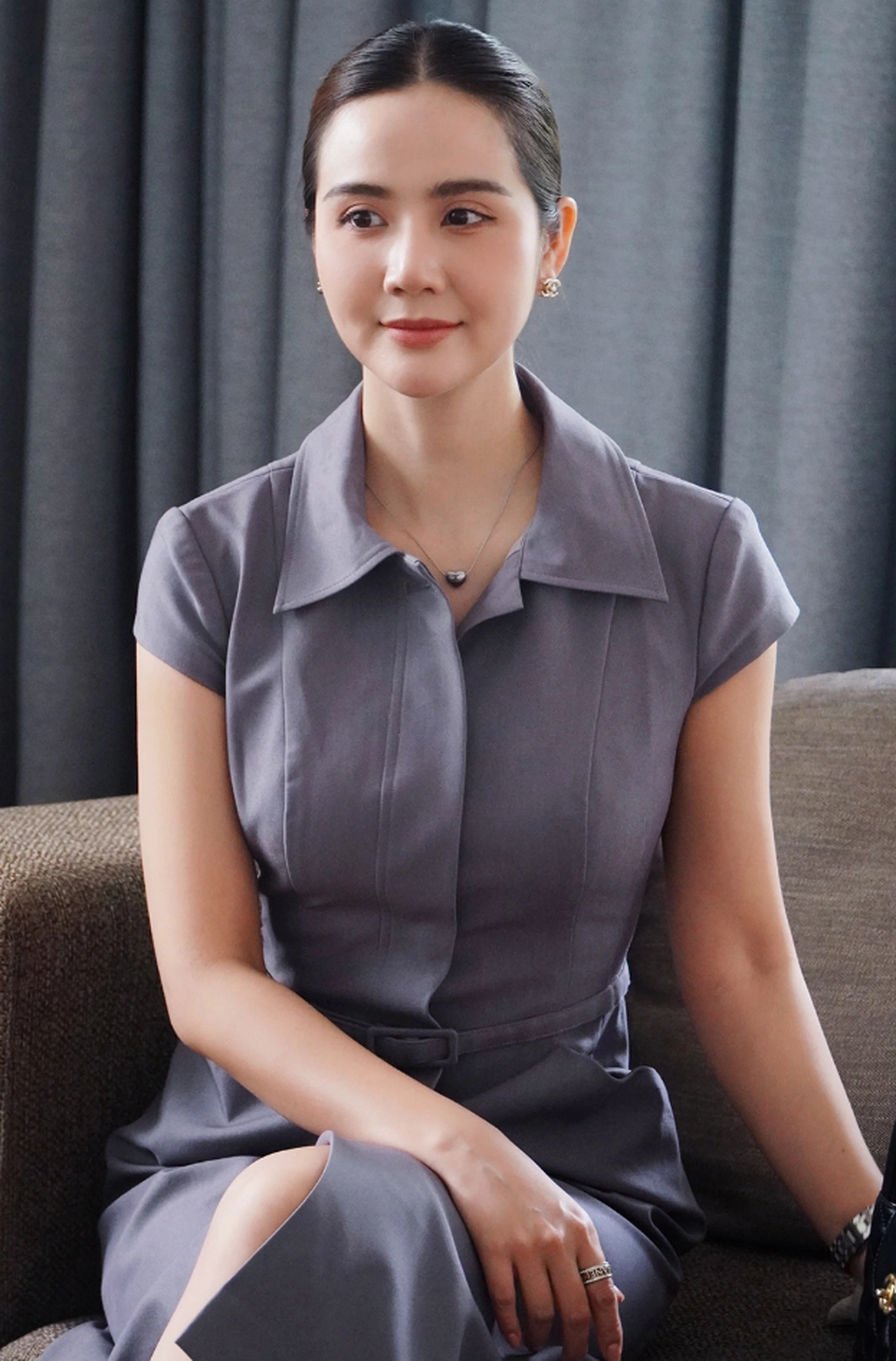 Huyền Lizzie là mỹ nhân mặc đồ công sở đẹp nhất màn ảnh, chị em mê phong cách tổng tài tham khảo ngay - 4