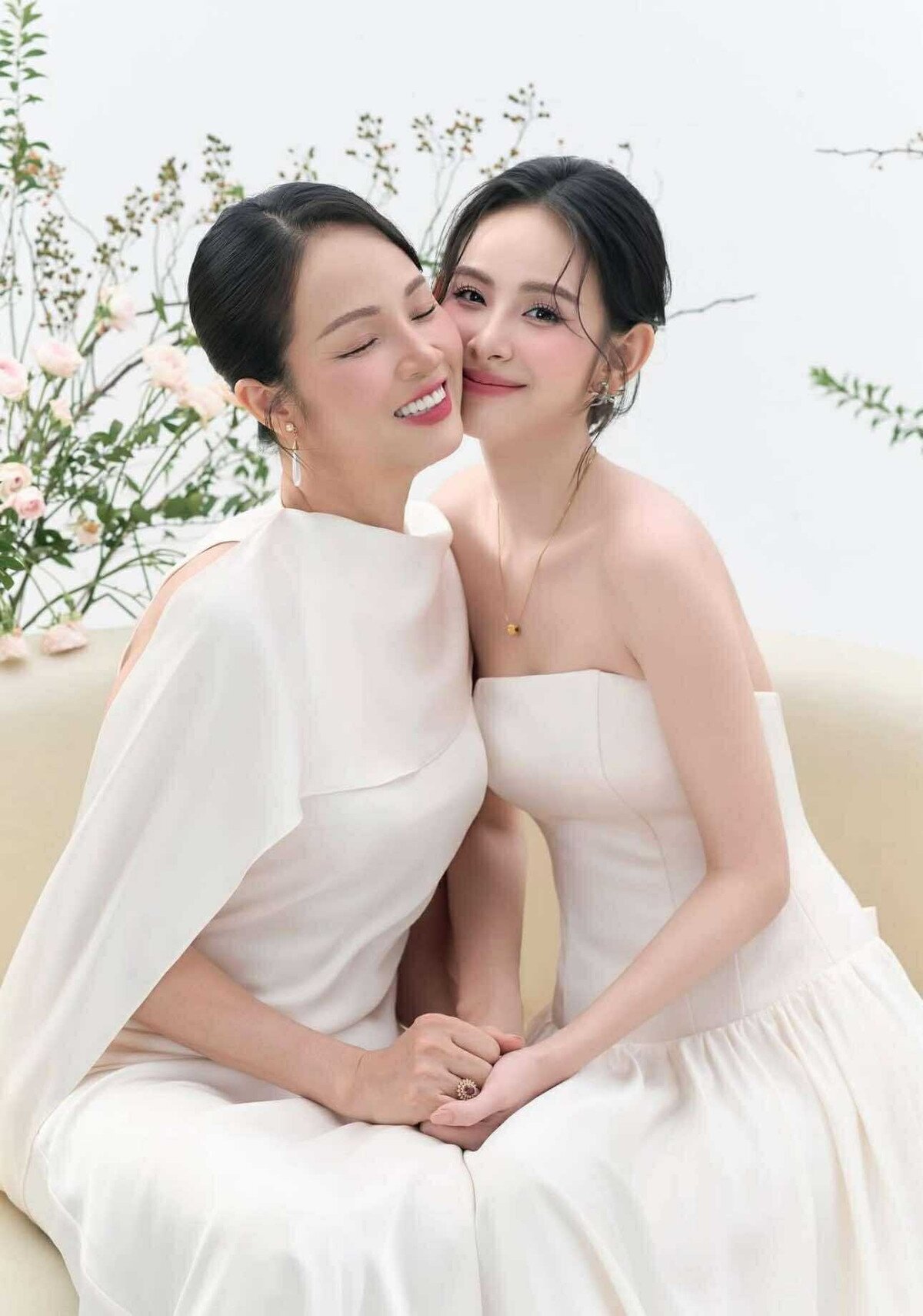 Chị gái Hương Liên có vẻ đẹp một 9 một 10 với em gái, nhìn sang mẹ ruột mới thấy gia đình toàn cực phẩm nhan sắc - 8