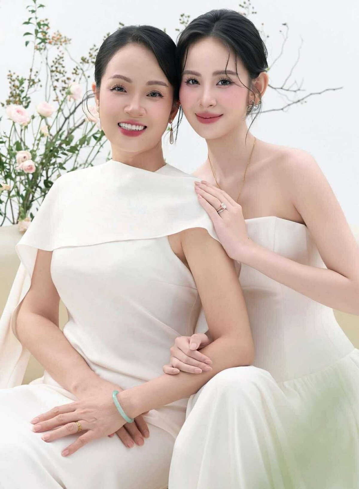 Chị gái Hương Liên có vẻ đẹp một 9 một 10 với em gái, nhìn sang mẹ ruột mới thấy gia đình toàn cực phẩm nhan sắc - 9