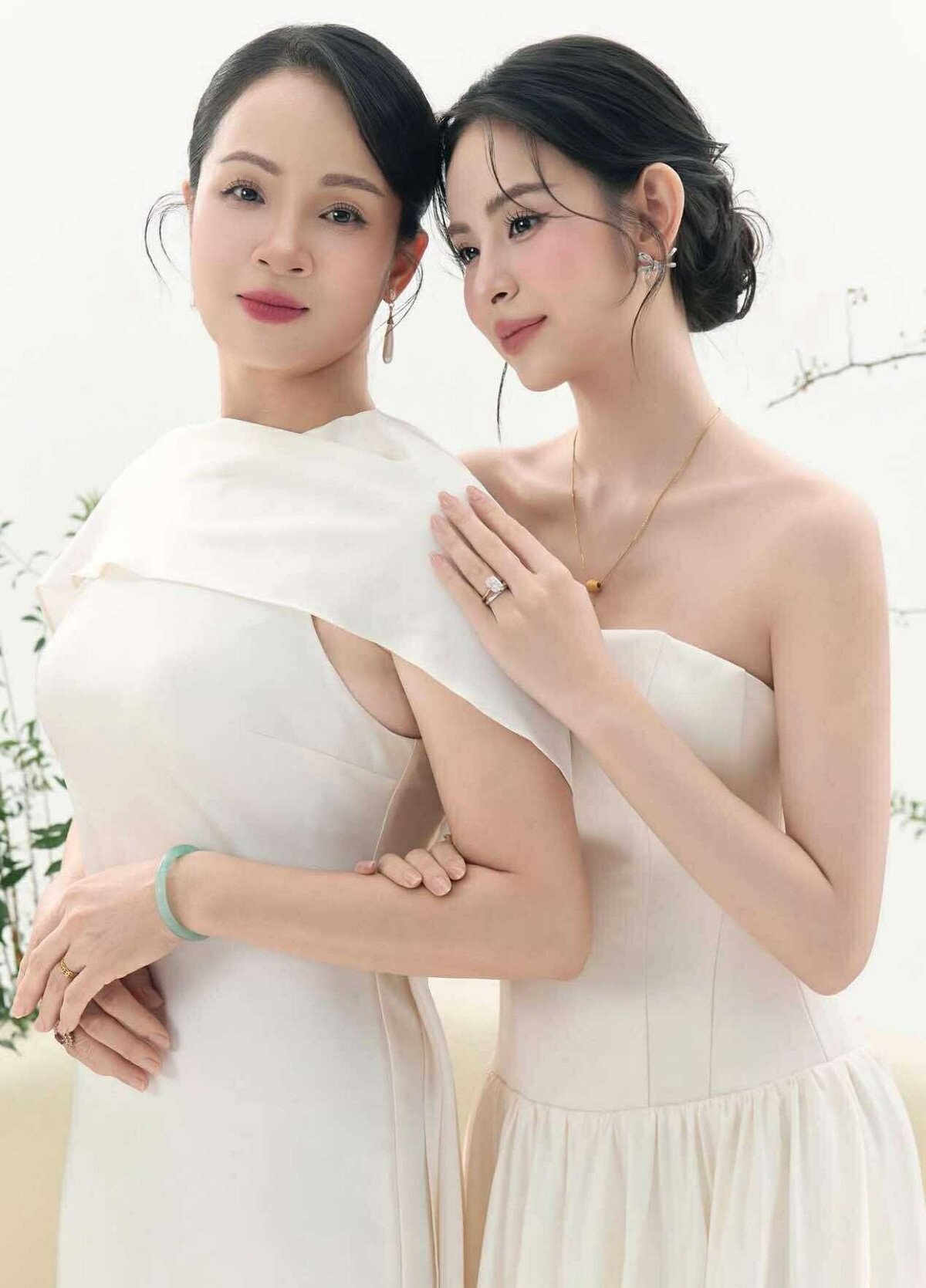 Chị gái Hương Liên có vẻ đẹp một 9 một 10 với em gái, nhìn sang mẹ ruột mới thấy gia đình toàn cực phẩm nhan sắc - 10