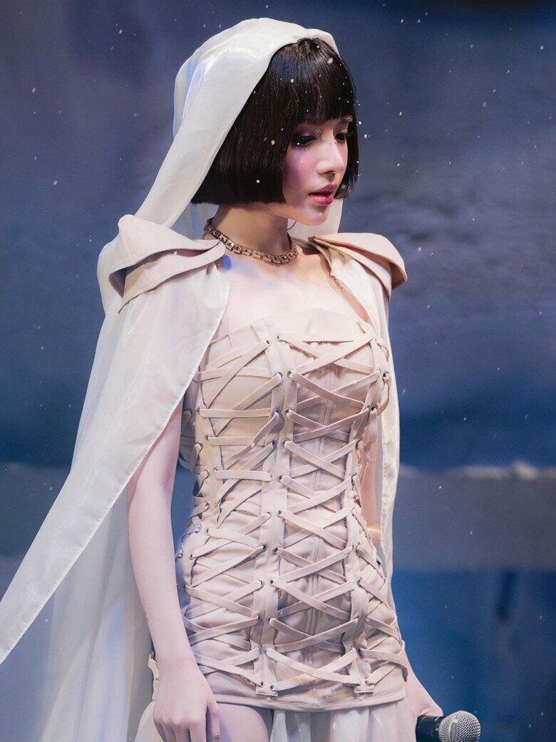 "Con gái" Trường Giang là nàng thơ mới của Trấn Thành, đẹp siêu thực như AI, eo nhỏ 56cm vạn người mê - 6