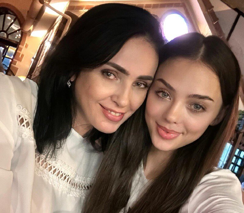 Mẹ vợ Bùi Tiến Dũng sinh ở nơi "phụ nữ đẹp nhất thế giới", nhìn sang mẹ vợ Đoàn Văn Hậu càng trầm trồ hơn - 8