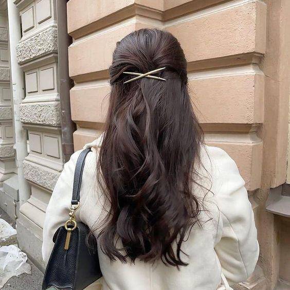 Mặc áo sơ mi đi làm hàng ngày sao cho không “dừ”? Chị em thử kết hợp với 5 kiểu tóc đơn giản giúp trẻ xinh hết nấc - 4