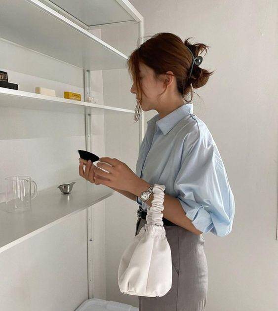 Mặc áo sơ mi đi làm hàng ngày sao cho không “dừ”? Chị em thử kết hợp với 5 kiểu tóc đơn giản giúp trẻ xinh hết nấc - 7