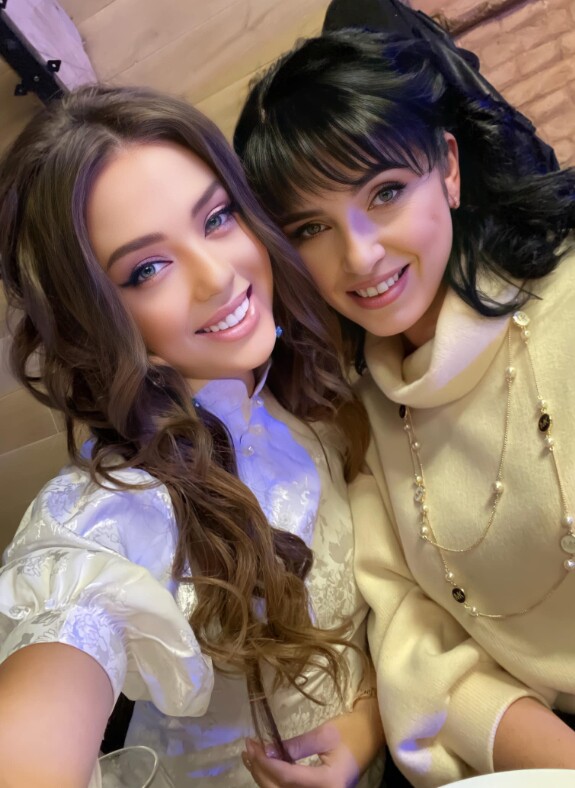 Mẹ vợ Bùi Tiến Dũng sinh ở nơi "phụ nữ đẹp nhất thế giới", nhìn sang mẹ vợ Đoàn Văn Hậu càng trầm trồ hơn - 5