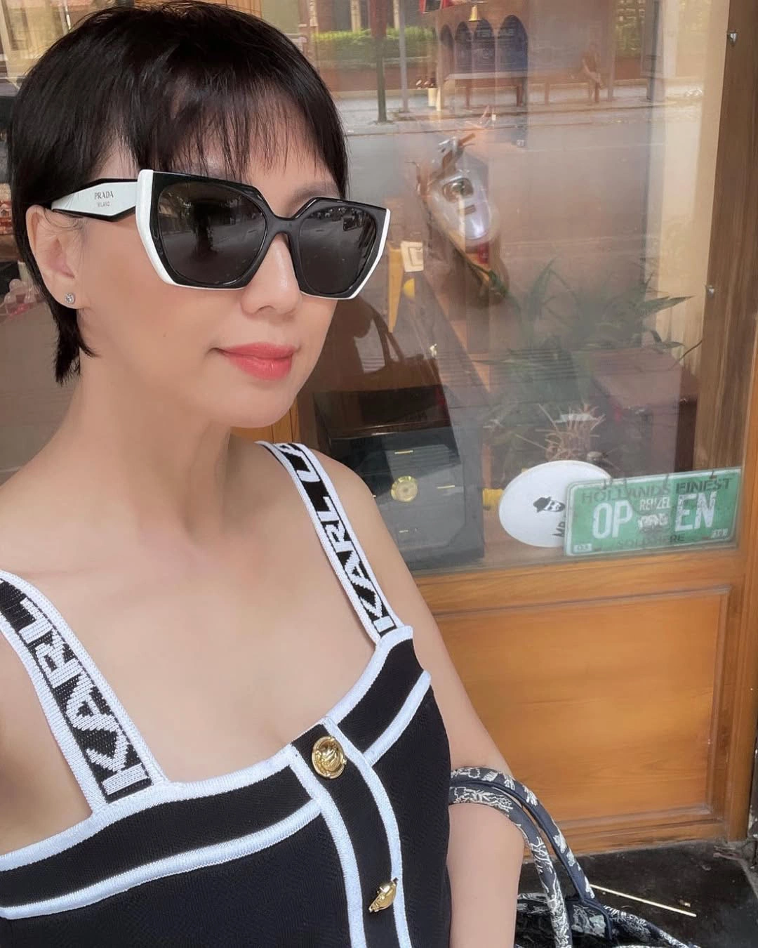 Mẹ vợ Bùi Tiến Dũng sinh ở nơi "phụ nữ đẹp nhất thế giới", nhìn sang mẹ vợ Đoàn Văn Hậu càng trầm trồ hơn - 13