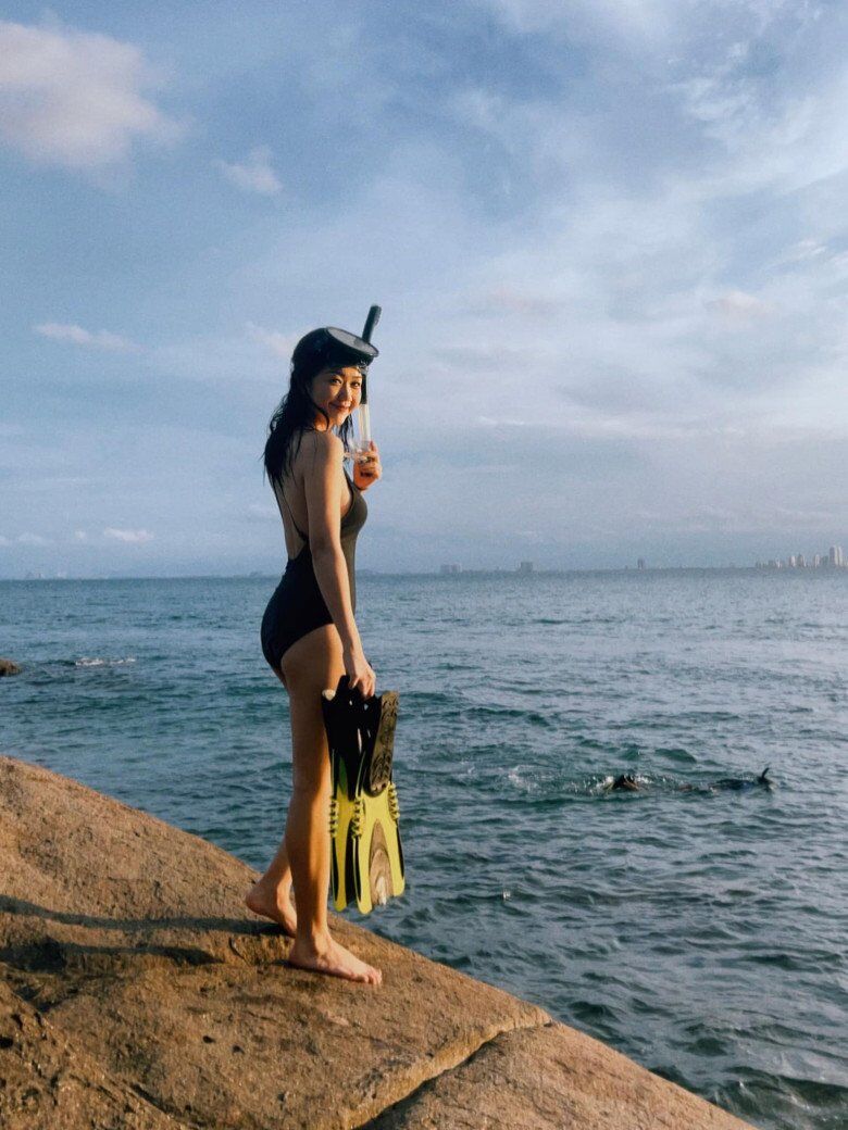 Nữ tiếp viên trưởng đẹp nhất nhì ngành hàng không có gia thế đặc biệt, U40 giữ da trong như ngọc, body không góc chết - 14