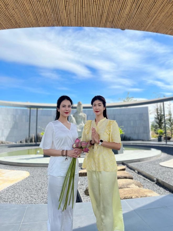 Nữ cơ trưởng đầu tiên của Việt Nam từng hủy hôn với Trương Thế Vinh, U40 không hề bị thời gian bào mòn, sắc vóc đời thực lấn át người nổi tiếng - 9