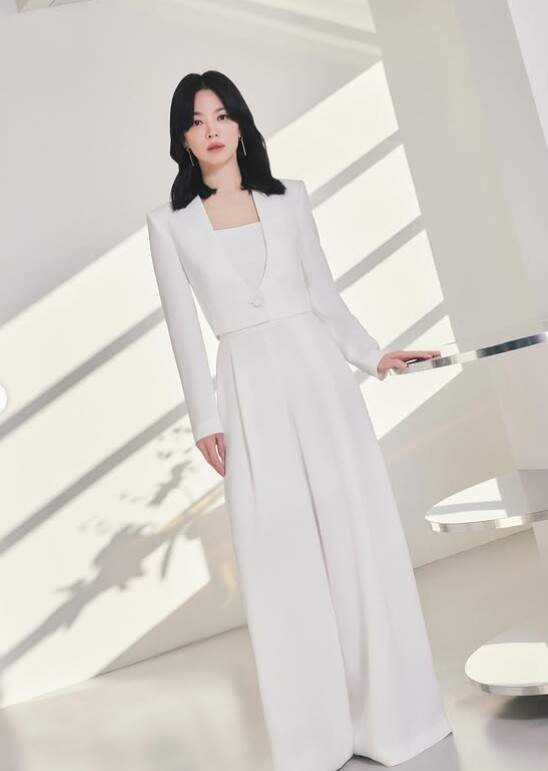 Học ngay 3 “vũ khí thời trang” của Song Hye Kyo giúp phụ nữ tuổi 40 nâng tầm phong cách và khí chất chỉ trong tích tắc - 5