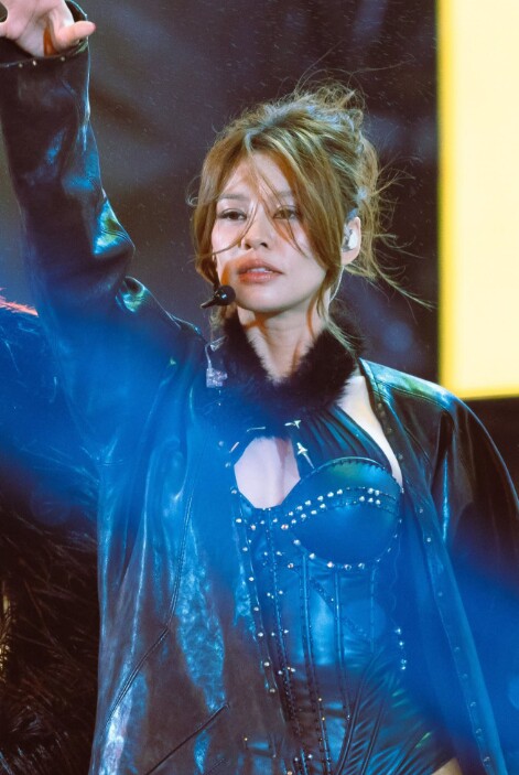 Nữ thần Vpop U40 đẹp chấp cả dàn hoa hậu, sở hữu hàng hiệu "khủng" không kém ai, nay yêu đạo diễn trăm tỷ - 11