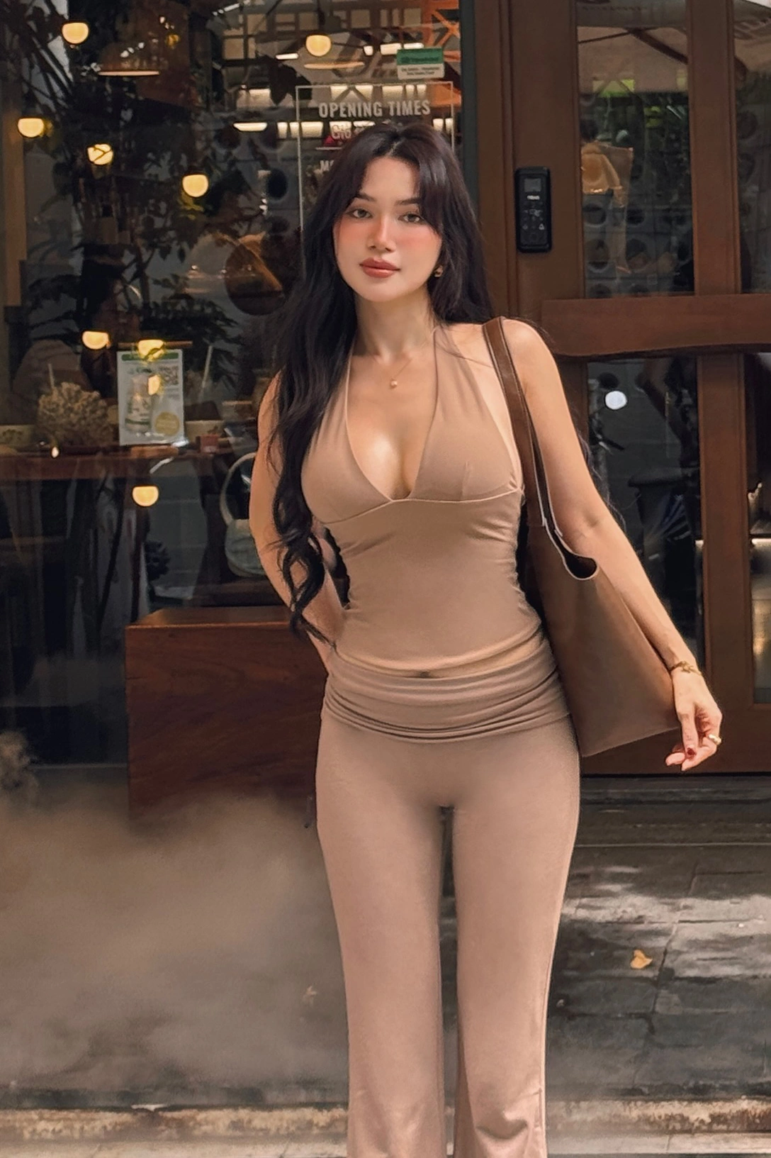 "Nữ hoàng nội y" sắp bị tước danh xưng vào tay mỹ nhân Việt có visual y hệt, gu ăn mặc hở bạo chẳng kém Ngọc Trinh - 12