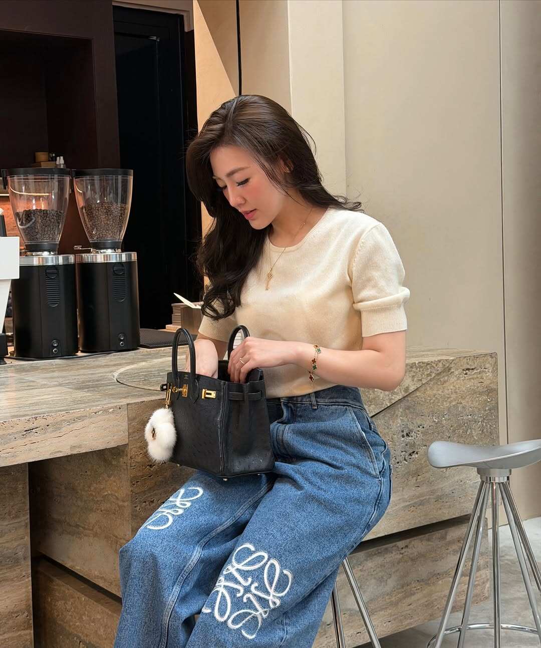 Á hậu Việt Nam sinh 2 con vẫn đẹp khó tin, thay đổi một điểm đến vợ NSND Công Lý cũng phải khen - 8