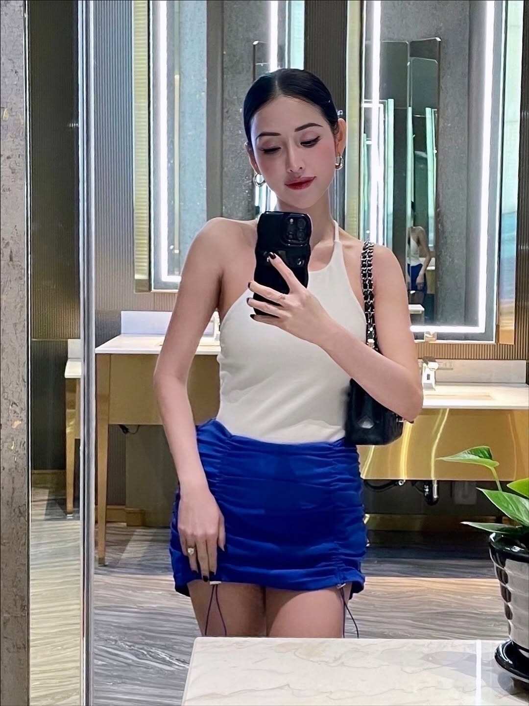 Mẹ đơn thân lấy &#34;hồng hài nhi&#34; được tặng kim cương size khủng, U40 sở hữu vòng eo đẹp hơn Ngọc Trinh - 5