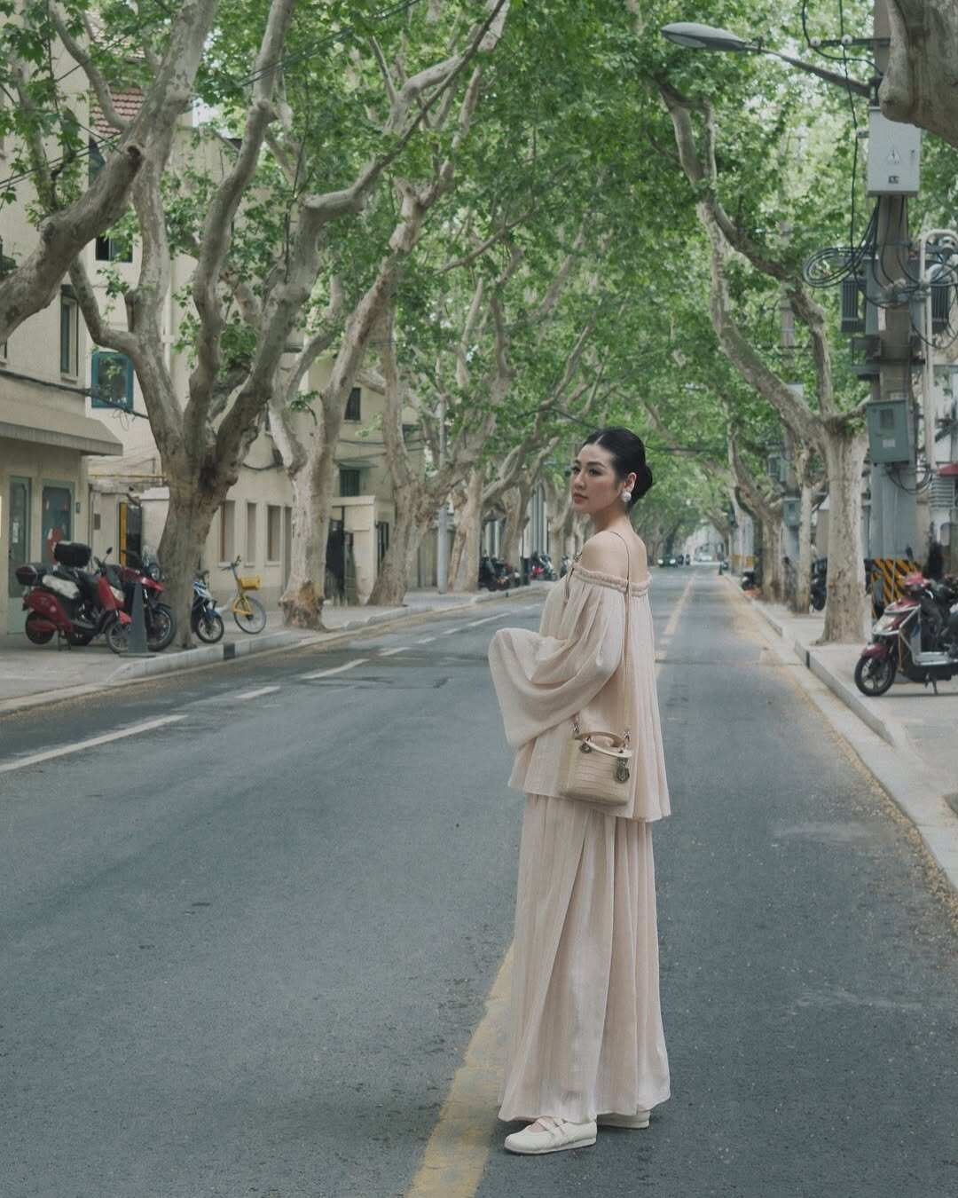 Á hậu Việt Nam sinh 2 con vẫn đẹp khó tin, thay đổi một điểm đến vợ NSND Công Lý cũng phải khen - 10