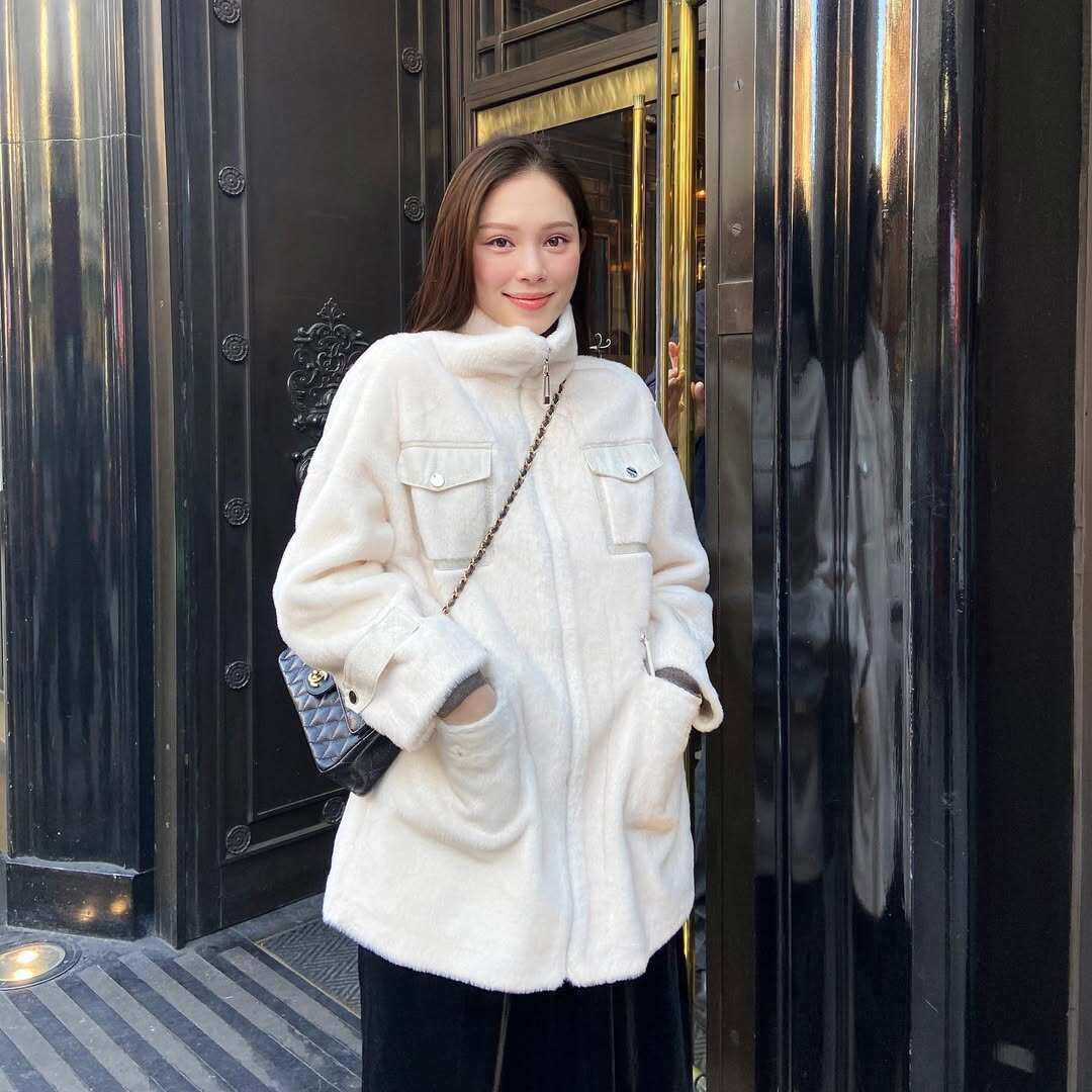 Gu ăn mặc &#34;giàu ngầm&#34; của hai con dâu nhà tỷ phú Johnathan Hạnh Nguyễn - 13