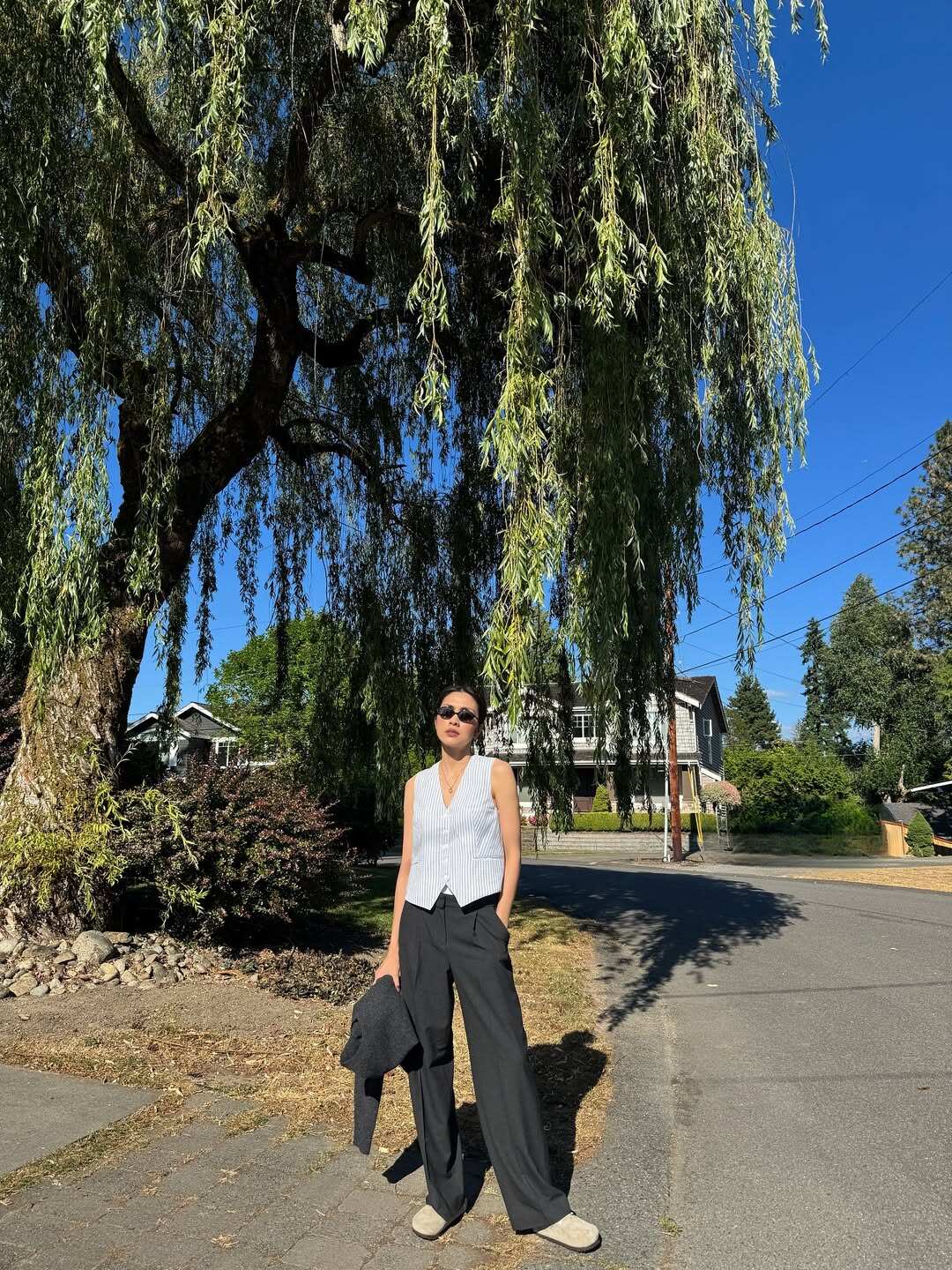 Gu ăn mặc &#34;giàu ngầm&#34; của hai con dâu nhà tỷ phú Johnathan Hạnh Nguyễn - 7