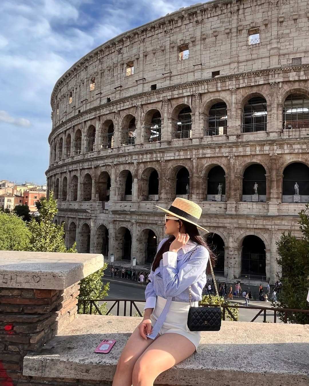 Em gái kín tiếng của Phan Như Thảo có đôi chân dài như người mẫu, ăn mặc sành điệu hơn cả chị - 10