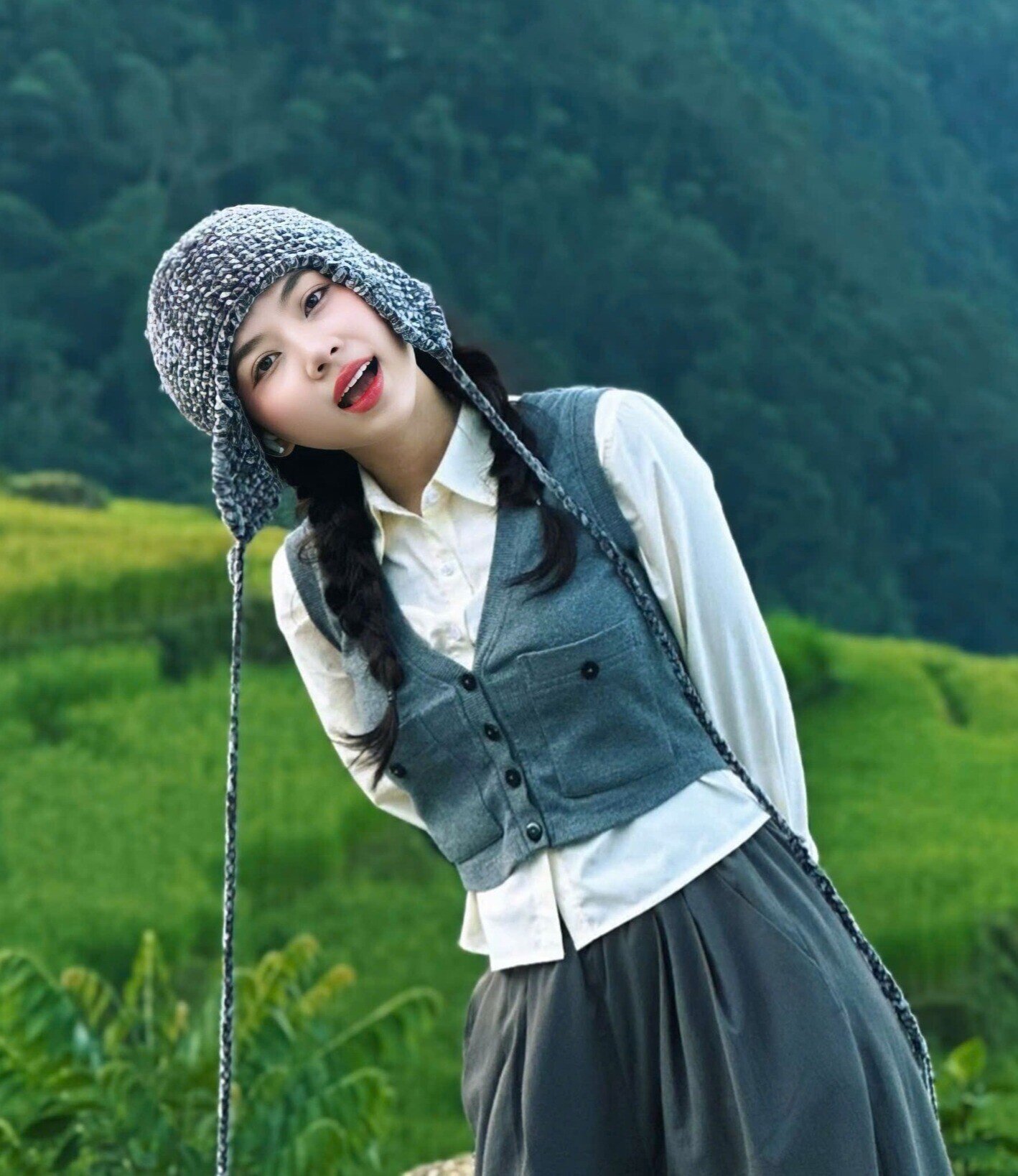 Nữ ca sĩ 1m54 như &#34;sinh đôi&#34; với Hoa hậu Mai Phương, mê mặc khoét sâu khoe vòng một phồn thực hậu &#34;dao kéo&#34; - 9