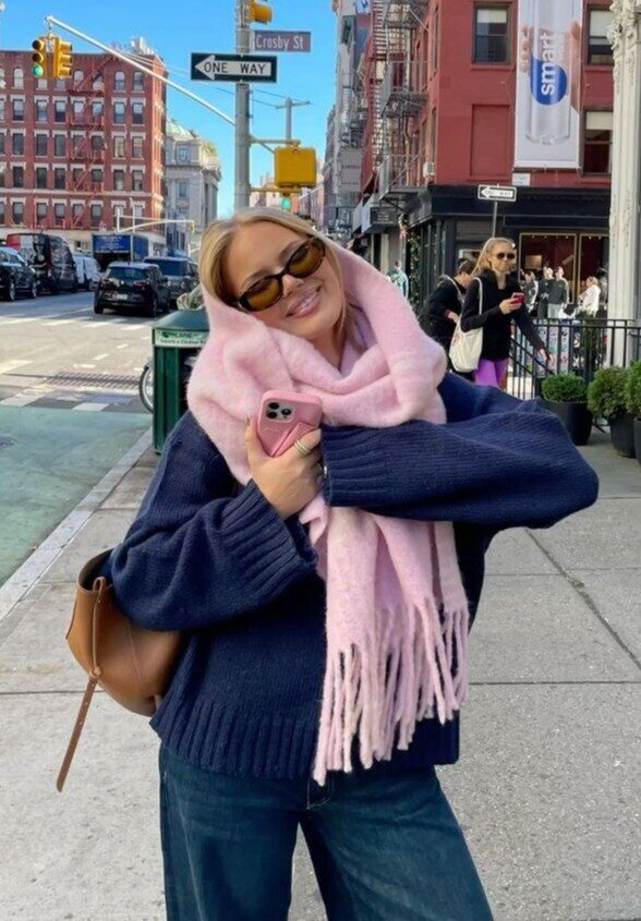 Không chỉ nâu hay be, đây mới là màu sắc &#34;lên ngôi&#34; vào mùa đông 2025: Biết thêm 4 công thức phối này là mặc đẹp như fashionista - 4